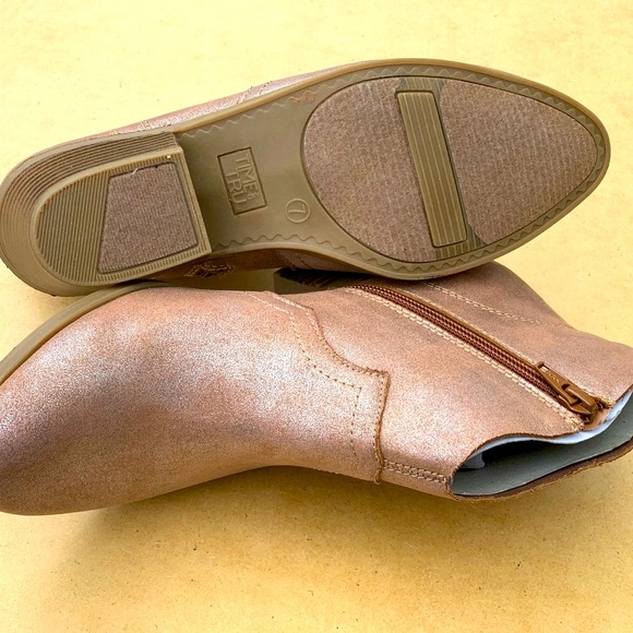 Women’s Metallic Fashion Style Western Boots Shoe - Picture 11 of 14